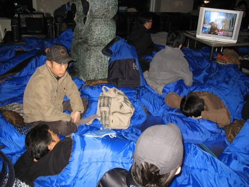 철야농성중인 희망조합원들 